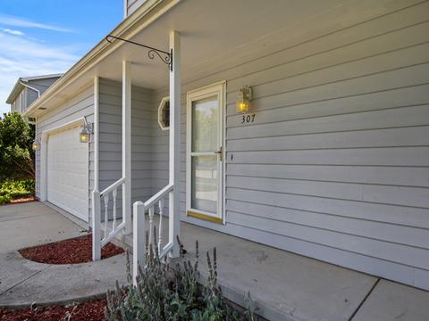 307 Clover Ct, Bloomington, IL 61704 photo 2