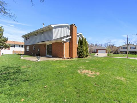 2923 Capen Dr, Bloomington, IL 61704 photo 2