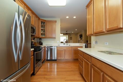 4135 Whitehall Ln, Algonquin, IL 60102 photo 3