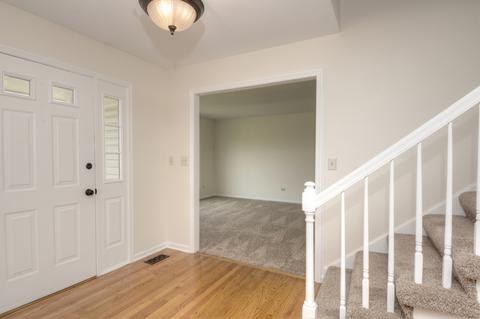 608 Stuart Dr, Carol Stream, IL 60188 photo 4