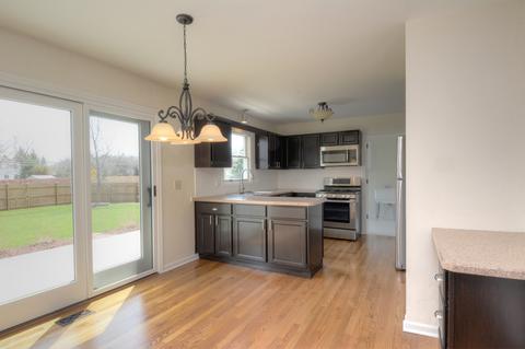 608 Stuart Dr, Carol Stream, IL 60188 photo 11