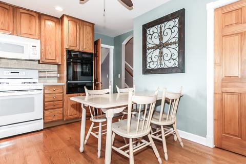 1005 Lancaster Ct, Hoffman Estates, IL 60169 photo 12