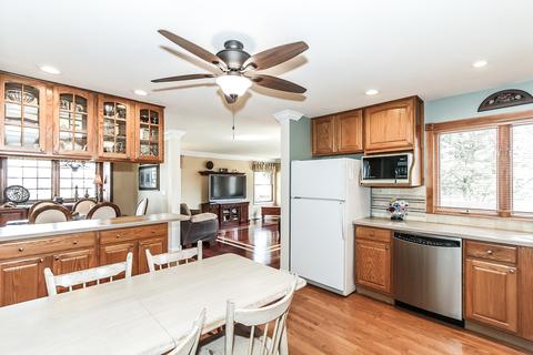 1005 Lancaster Ct, Hoffman Estates, IL 60169 photo 9