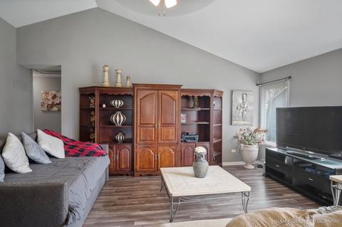 2076 Monday Dr, Elgin, IL 60123 photo 6