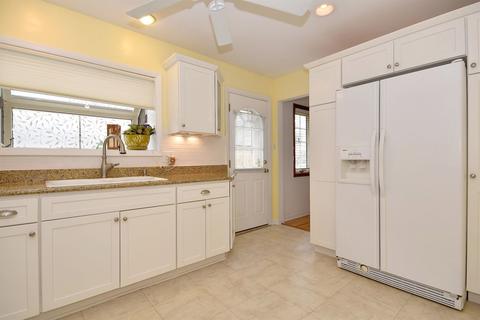 561 E Park Ave, Elmhurst, IL 60126 photo 17