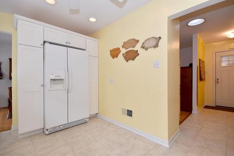 561 E Park Ave, Elmhurst, IL 60126 photo 18