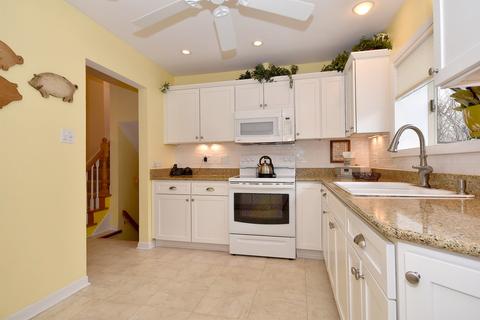 561 E Park Ave, Elmhurst, IL 60126 photo 14