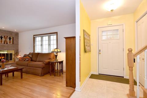 561 E Park Ave, Elmhurst, IL 60126 photo 5