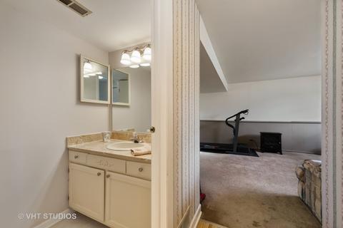 267 Plainview Dr, Bolingbrook, IL 60440 photo 32