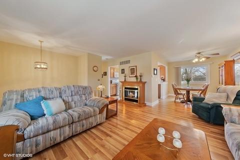 267 Plainview Dr, Bolingbrook, IL 60440 photo 4
