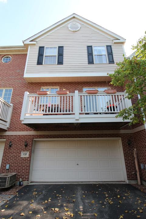 727 Prestwick Ln, Wheeling, IL 60090 photo 2