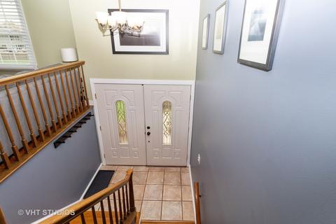 1315 Meyer Rd, Hoffman Estates, IL 60169 photo 2