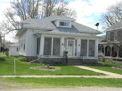 211 E Front St, Wyanet, IL 61379 photo 2