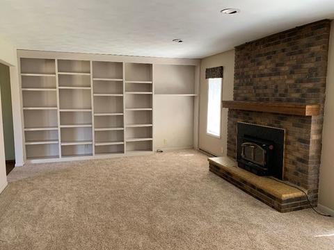 2123 Timber Trl, Freeport, IL 61032 photo 4
