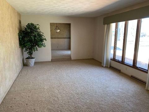 2123 Timber Trl, Freeport, IL 61032 photo 2