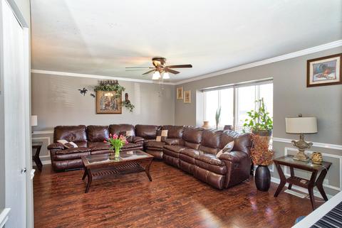44 Joslyn Dr, Elgin, IL 60120 photo 3