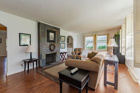 705 S Moore St, Bloomington, IL 61701 photo 4