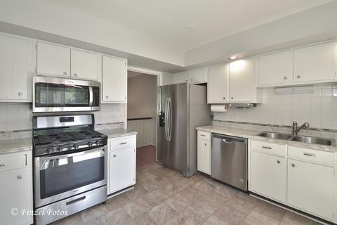 1344 Blair Ln, Hoffman Estates, IL 60169 photo 4