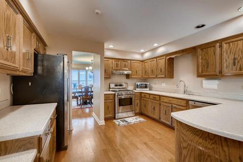137 Somerset Rd, Willowbrook, IL 60527 photo 8