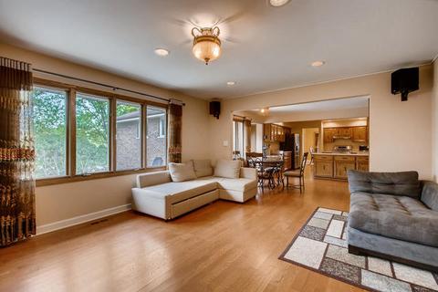137 Somerset Rd, Willowbrook, IL 60527 photo 6