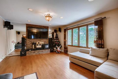 137 Somerset Rd, Willowbrook, IL 60527 photo 5