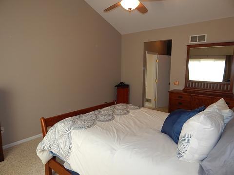 2060 Jeffrey Ct, Elgin, IL 60123 photo 10