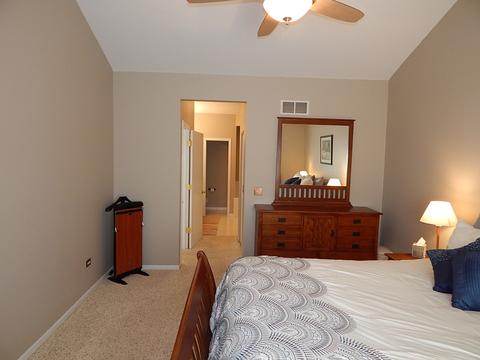 2060 Jeffrey Ct, Elgin, IL 60123 photo 11