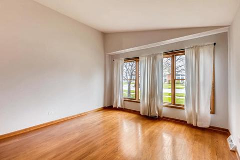 328 Radcliffe Ave, Des Plaines, IL 60016 photo 4