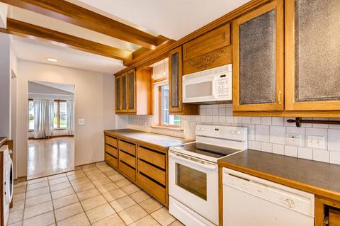 328 Radcliffe Ave, Des Plaines, IL 60016 photo 11