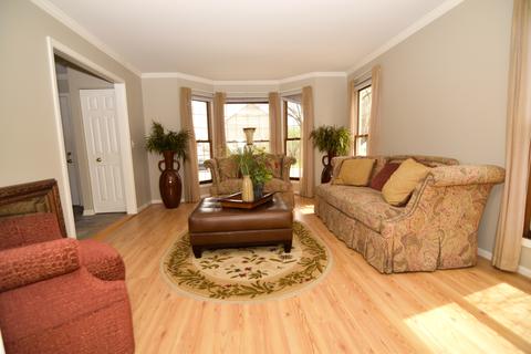 1056 Elma Ave, Elgin, IL 60120 photo 4
