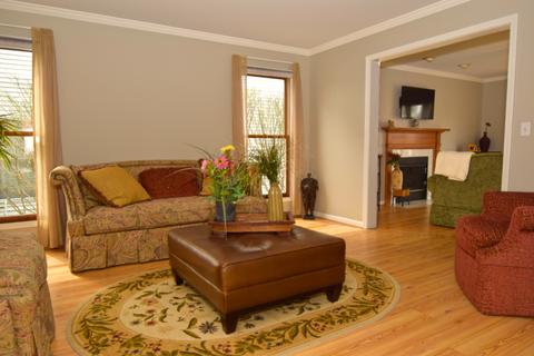 1056 Elma Ave, Elgin, IL 60120 photo 3
