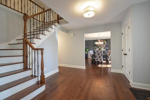 3830 Bordeaux Dr, Hoffman Estates, IL 60192 photo 2