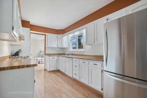545 Jamison Ln, Hoffman Estates, IL 60169 photo 2