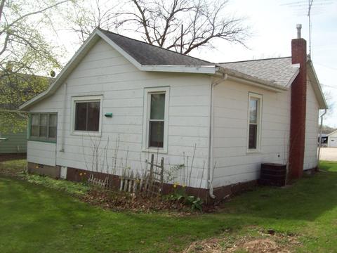 107 Ross St, Walnut, IL 61376 photo 9