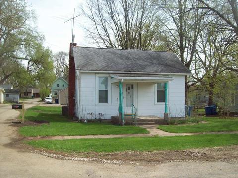 107 Ross St, Walnut, IL 61376 photo 1