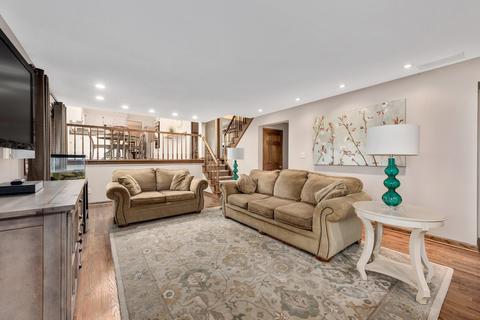 232 Somerset Rd, Willowbrook, IL 60527 photo 9