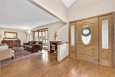232 Somerset Rd, Willowbrook, IL 60527 photo 2