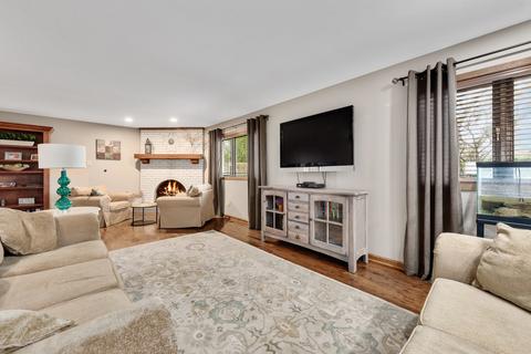 232 Somerset Rd, Willowbrook, IL 60527 photo 10