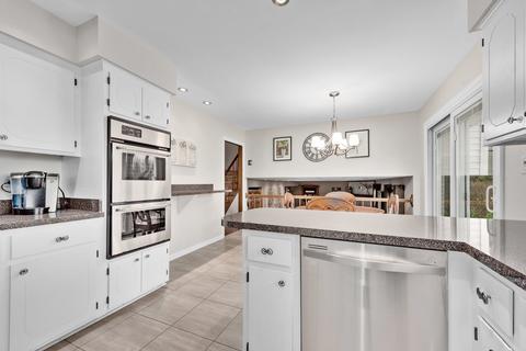 232 Somerset Rd, Willowbrook, IL 60527 photo 7