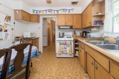 242 E Maple Ave, Roselle, IL 60172 photo 4