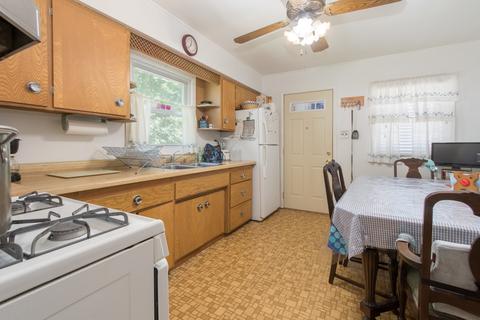 242 E Maple Ave, Roselle, IL 60172 photo 5