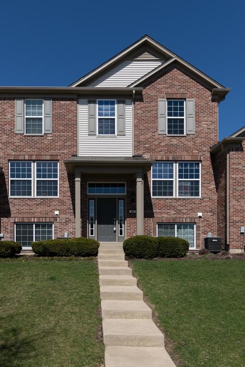 206 Devoe Dr, Oswego, IL 60543 photo 1