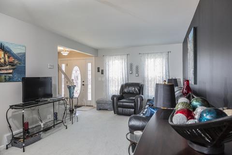 281 S Oak Ave, Bartlett, IL 60103 photo 3
