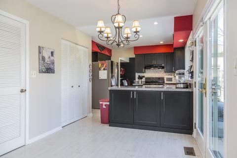 281 S Oak Ave, Bartlett, IL 60103 photo 9