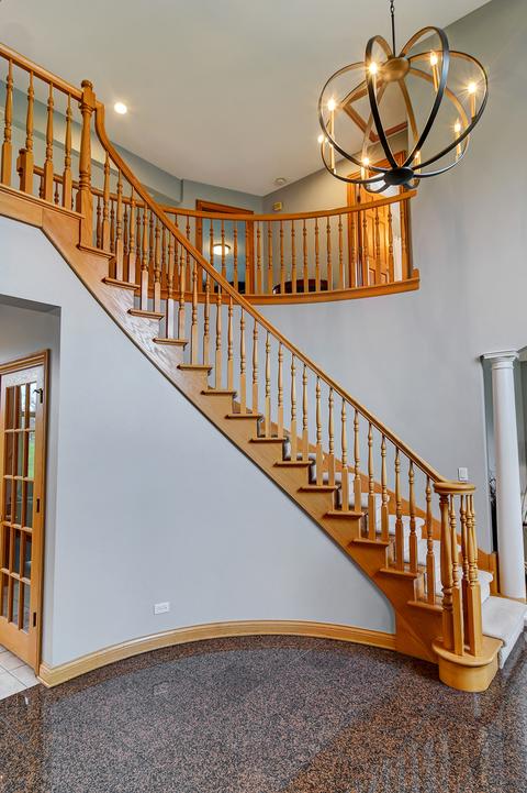 6807 Fieldstone Dr, Burr Ridge, IL 60527 photo 4
