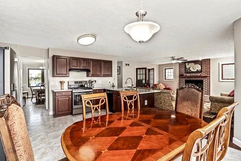 1529 Henry St, Normal, IL 61761 photo 8