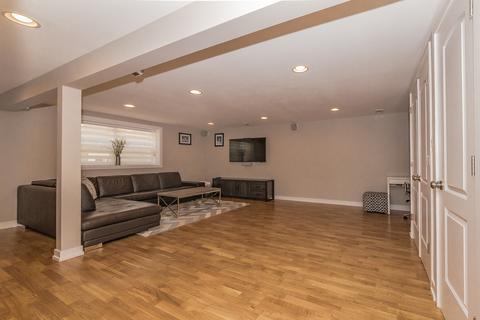 107 E Pine Ave, Roselle, IL 60172 photo 17