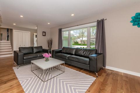 107 E Pine Ave, Roselle, IL 60172 photo 5