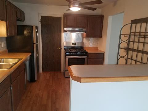 582 Williamsburg Ct #B2, Wheeling, IL 60090 photo 2