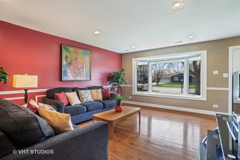 620 Hillcrest Blvd, Hoffman Estates, IL 60169 photo 2